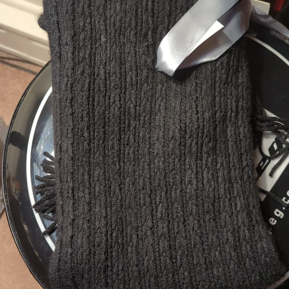 NY&C. Black Scarf & Black Gloves. New SALE